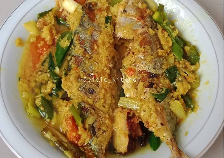 Bumbu Menyiapkan Ikan Bumbu Kuning Lezat