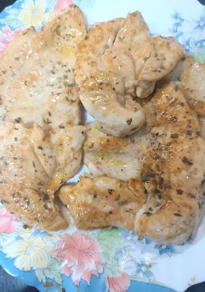 Una foto de Pechuga de Pollo a la Plancha con Ensalada Fresca
