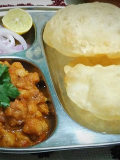 છોલે-ભટુરે રેસીપી મુખ્ય ફોટો