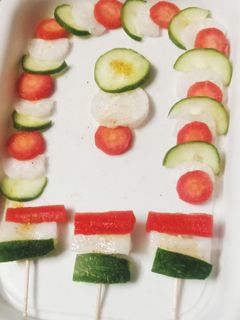 तिरंगी सलाद पॉप(tiranga salad pop recipe in hindi) रेसिपी मुख्य फोटो