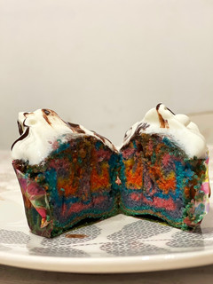 Una foto de Cupcakes arco-íris