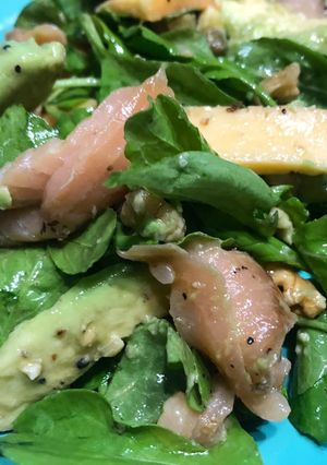 Una foto de Ensalada dé rúcula y salmón ahumado