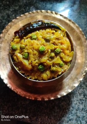 নিরামিষ বাঁধাকপি ঘন্ট(niramish bandhakopi ghanto recipe in Bengali) রেসিপির প্রধান ছবি