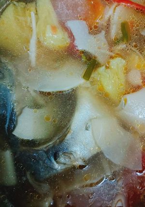 Hình của món Canh đầu cá nấu măng chua 🍅🥘.