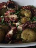 Pulpo al horno con papas aplastadas