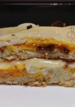 A picture of Egg In A Hole Sandwich.