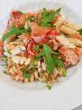 Pasta con salmone affumicato e verdure
