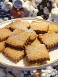 Biscuiti fragezi cu unt de arahide