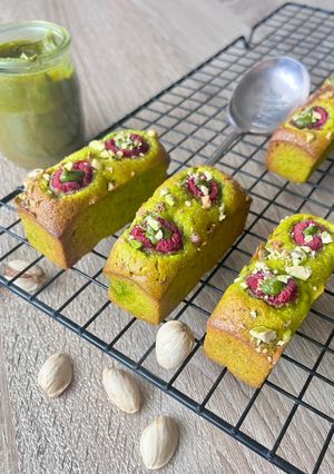 Une photo de Financiers praliné pistaches - framboises