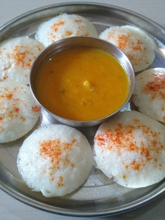સ્પાઈસી ઈડલી & સંભાર [Spicy lidli & Sambhar Recipe in Gujarati] રેસીપી મુખ્ય ફોટો