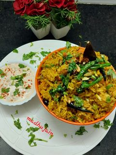 वन पोट ब्राउन राइस पुलाव (One Pot brown rice pulav Recipe in Hindi) रेसिपी मुख्य फोटो