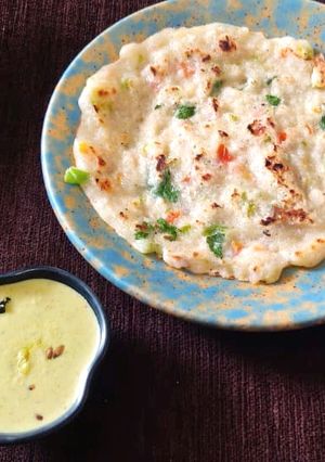 A picture of Vegetable uttapam.