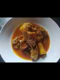 Guisado, de costillas y pollo