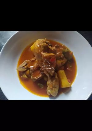 Una foto de Guisado, de costillas y pollo