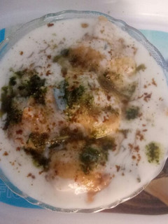 दही भल्ला चाट (Dahi bhalla chaat recipe in hindi) रेसिपी मुख्य फोटो