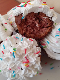 A picture of Strawberry Cupcakes.
