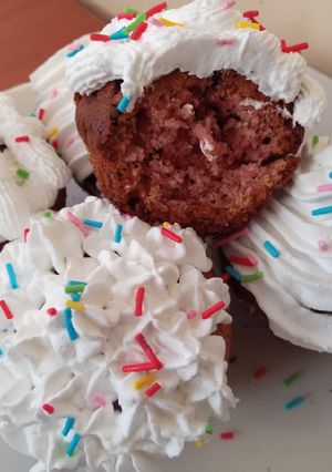 A picture of Strawberry Cupcakes.