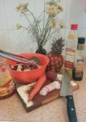 Una foto de Vegetales de estación con piña y miel