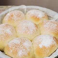 A picture of Japanese milk bun.