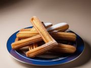 Une photo de churros maison
