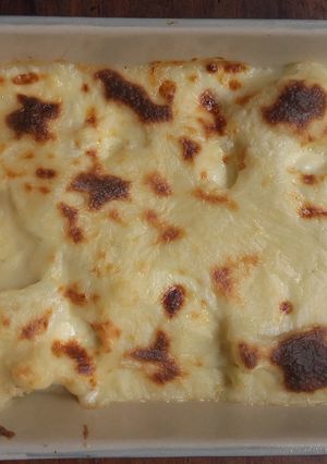 Una foto de Coliflor con queso y salsa blanca