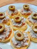 Blinis Topping Cá Ngừ Phô Mai Tươi & Olive Xanh