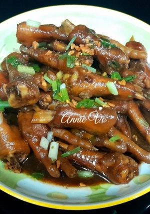 Hình của món Chân gà kho mặn ngọt.
