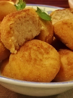 Una foto de Croquetas de Secas amb butifarra i cansalada viada