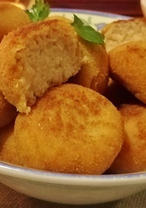 Una foto de Croquetas de Secas amb butifarra i cansalada viada