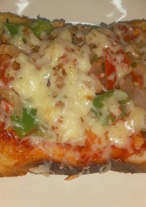 A picture of Bread Pizza.