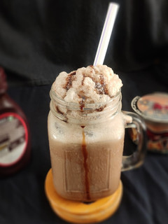 આઈસ્ડ મોકા કોફી (Iced Mocha Coffee Recipe In Gujarati) રેસીપી મુખ્ય ફોટો