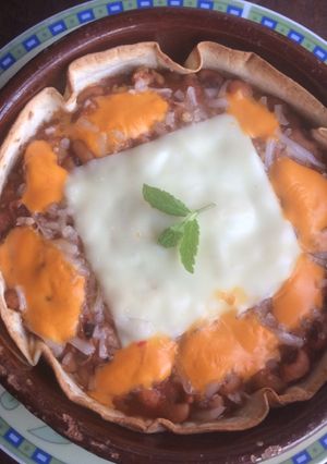 Foto principal de Cazuela de alubias con carne picante y queso  gratinado al horno 🇲🇽🌶 🇪🇸