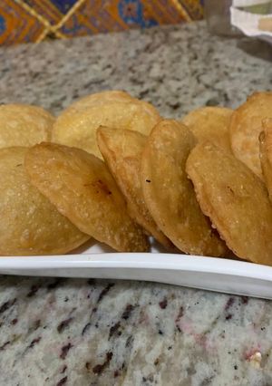 A picture of Daal kachori.