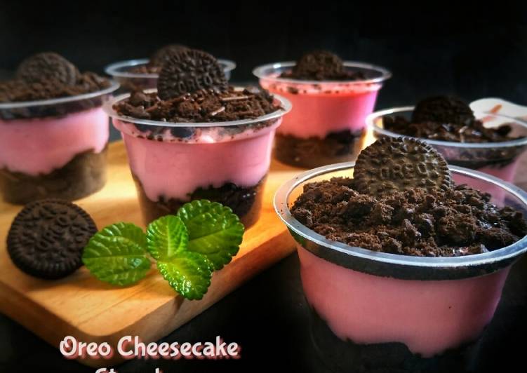 Langkah Mudah untuk Menyiapkan Oreo Cheesecake Strawberry Anti Gagal
