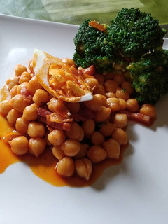 Una foto de Garbanzos con brócoli al baile de Vera y Ajo