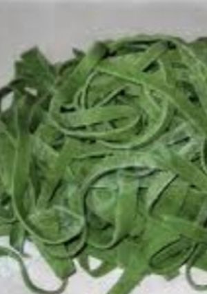 Una foto de Fideos caseros de espinacas