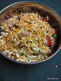 मुरमुरे की भेल(murmure ki bhel recipe in hindi) रेसिपी मुख्य फोटो