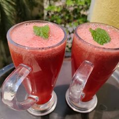 A picture of Refreshing watermelon juice.