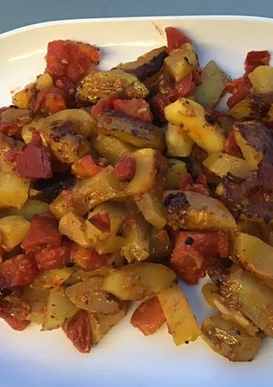 Une photo de Courgette et tomates au parmesan et épices italiennes
