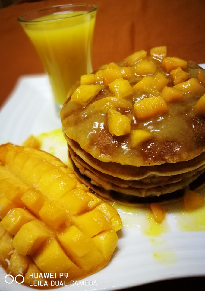 A picture of Mango pancake with mango sauce.