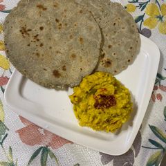 A picture of Jalapeño Pithal and Bahari Bhakari.