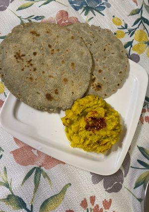 A picture of Jalapeño Pithal and Bahari Bhakari.