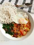 Mie Instan Nyemek (ala me timenya mama-mama)