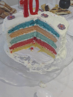 Una foto de Rainbow cake. Tarta arco iris