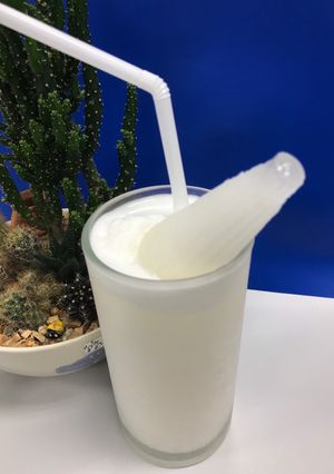 รูปของ Easy Coconut Milk Shake มะพร้าวปั่นนมสดสูตรง่าย ทำได้ทุกวัน