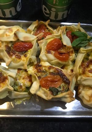 Una foto de Paquetitos de caprese de vegetales y choclo cremoso y jamón Una delicia‼️