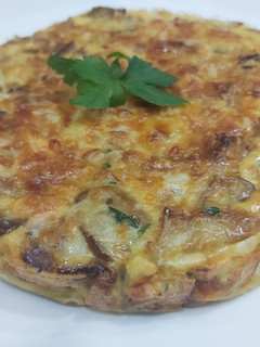 Una foto de Quiche sin masa, de puerros con champiñones