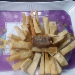 A picture of Peppered fried yam and fish.