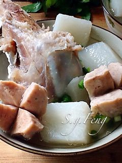 蘿蔔貢丸大骨湯 的食譜成品照片