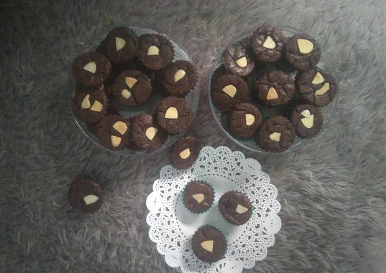 Brownis mini paling simpel (kering di luar lembut di dalam)